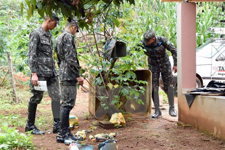 Binh sỹ Brazil được huy động tham gia chiến dịch diệt muỗi Aedes aegypti tại Brazlândia, cách thủ đô Brasilia của Brazil 45km về phía tây bắc ngày 15/2 vừa qua.